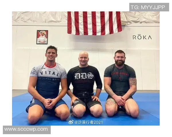 UFC场外迸发剧烈打斗视频曝光：美国闻名柔术冠军迪伦·达尼斯遭人爆锤后脑，抵触中鞋被打飞